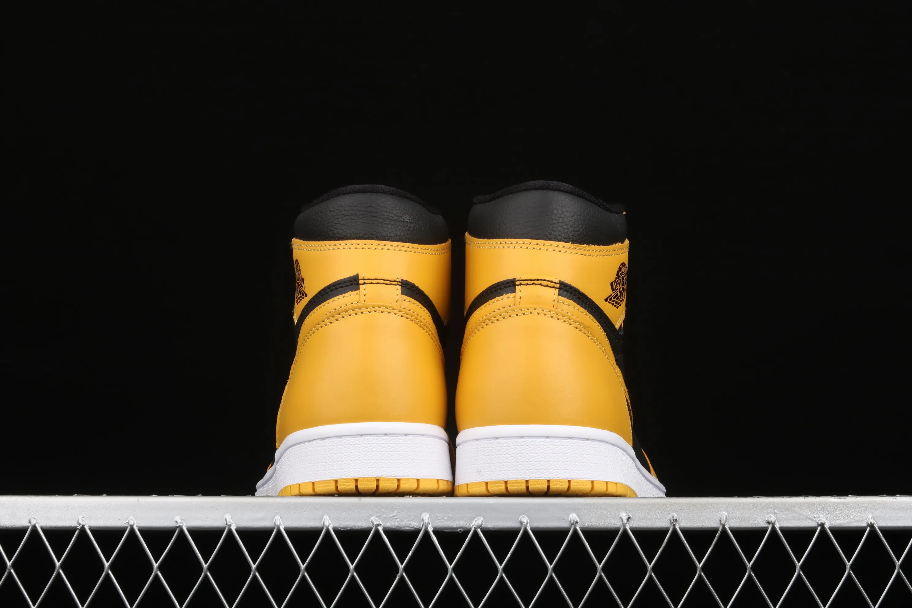 All categories Air Jordan Jordan series basketball shoes Air Jordan 1 High L version Air Jordan 1 High OG "Pollen" AJ1 Joe 1 black and yellow 555088-701